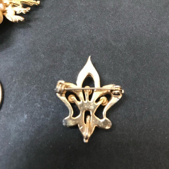 Lot of 3 Vintage Gold Tone Pins Brooch Mesh Rose Pearl Wreath Green Rhinestone - Picture 8 of 10